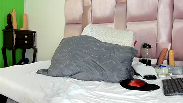 GiulianaRobert online show from September 2025 05:38:01 PM