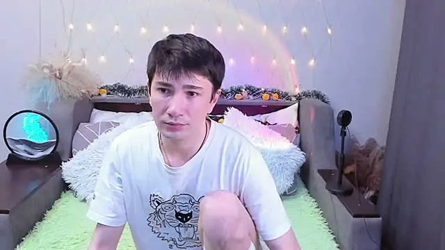 Yumi steve online show from October 2025 06:12:01 PM