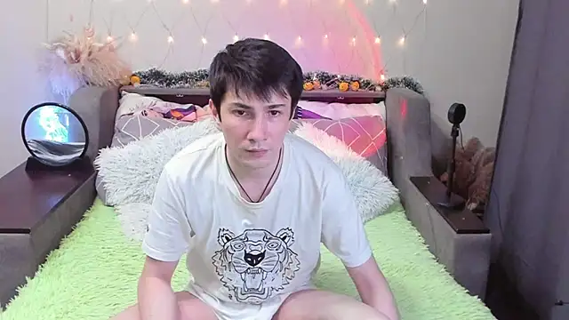 Yumi steve online show from November 2025 04:40:01 PM