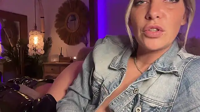 cyberchickie maria online show from February 2025 08:55:01 PM