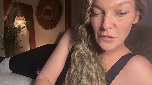 cyberchickie maria online show from March 2025 08:59:01 PM