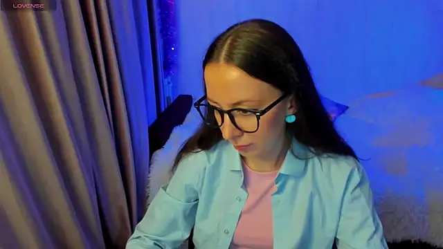 CurlySteph online show from October 2025 04:46:01 PM