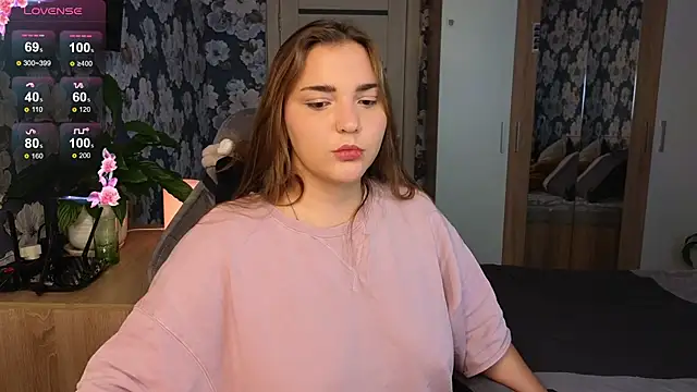 Snapshot of _momiji_ chatting on October 2025 10:33:01 AM momiji online show from October 2025 10:33:01 AM