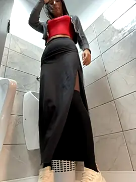 Snapshot of _MiaQueen_ chatting on October 2025 04:06:02 PM MiaQueen online show from October 2025 04:06:02 PM