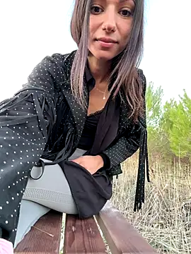 Snapshot of _MiaQueen_ chatting on November 2025 03:12:01 PM MiaQueen online show from November 2025 03:12:01 PM