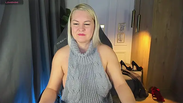 YolandaKiss online show from January 2025 08:28:01 PM