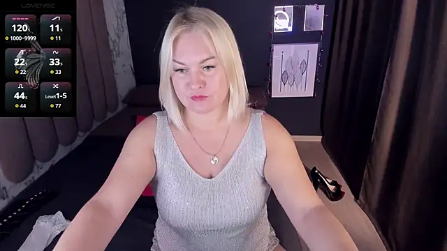 Snapshot of YolandaKiss chatting on October 2025 04:45:01 AM YolandaKiss online show from October 2025 04:45:01 AM