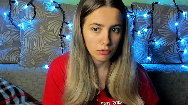 Snapshot of MaggieCake chatting on October 2025 03:52:02 AM MaggieCake online show from October 2025 03:52:02 AM