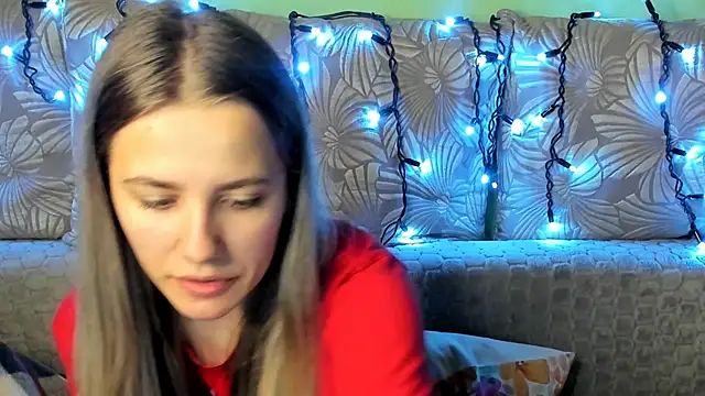 Snapshot of MaggieCake chatting on October 2025 03:40:01 AM MaggieCake online show from October 2025 03:40:01 AM