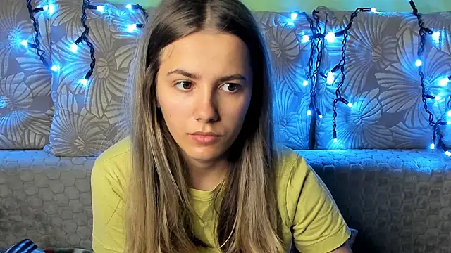 Snapshot of MaggieCake chatting on November 2025 03:52:02 AM MaggieCake online show from November 2025 03:52:02 AM