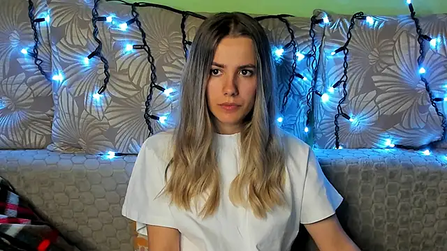 Snapshot of MaggieCake chatting on November 2025 01:39:01 AM MaggieCake online show from November 2025 01:39:01 AM