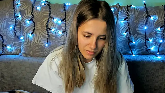 Snapshot of MaggieCake chatting on November 2025 05:17:01 AM MaggieCake online show from November 2025 05:17:01 AM