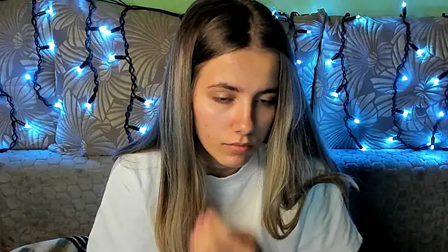 Snapshot of MaggieCake chatting on November 2025 03:39:02 AM MaggieCake online show from November 2025 03:39:02 AM