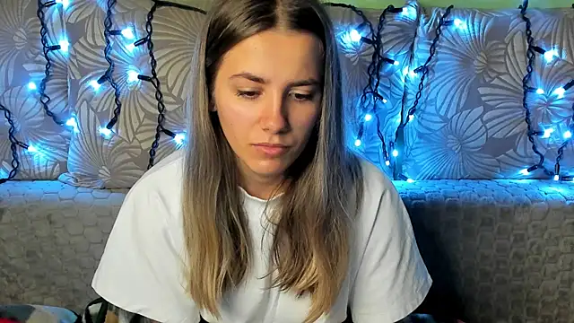 Snapshot of MaggieCake chatting on November 2025 03:51:02 AM MaggieCake online show from November 2025 03:51:02 AM