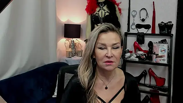 crystaLUX online show from January 2025 09:02:01 AM