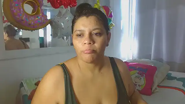 Selenna01 online show from September 2025 01:00:02 PM