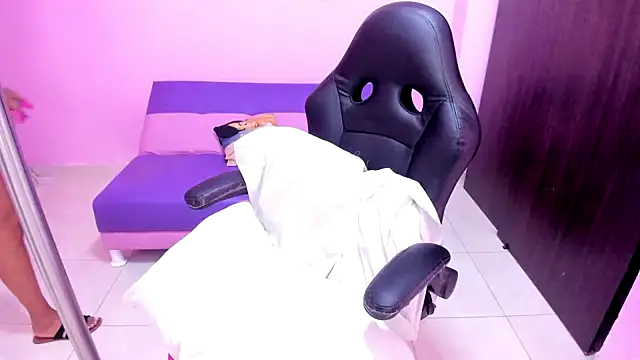 Snapshot of MATURE_WHOR33 chatting on November 2025 12:27:02 PM MATURE WHOR33 online show from November 2025 12:27:02 PM