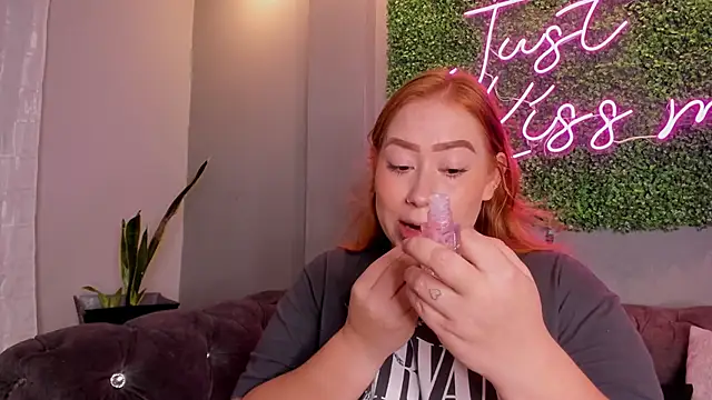 hannamartinn online show from October 2025 03:31:01 PM