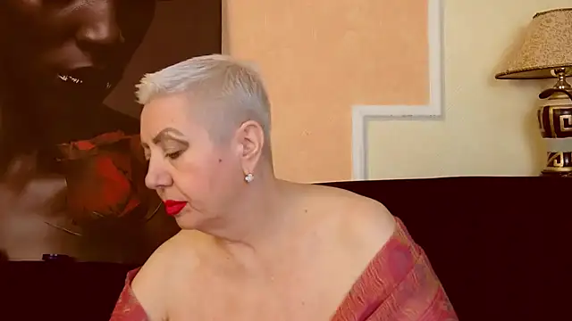 Snapshot of LadyPosh chatting on October 2025 09:02:01 PM LadyPosh online show from October 2025 09:02:01 PM