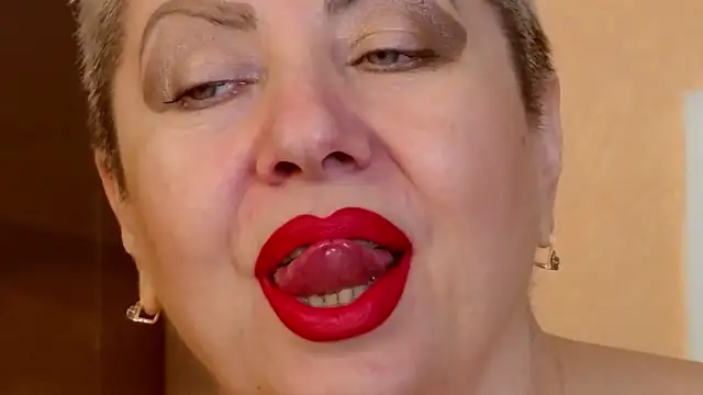 Snapshot of LadyPosh chatting on November 2025 10:31:02 PM LadyPosh online show from November 2025 10:31:02 PM