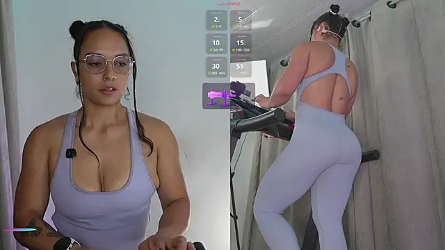 Snapshot of afroditaP_ chatting on October 2025 12:33:01 AM afroditaP online show from October 2025 12:33:01 AM