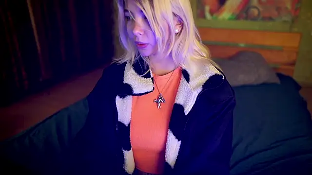 Snapshot of Allison_Cuty chatting on September 2025 10:13:01 PM Allison Cuty online show from September 2025 10:13:01 PM