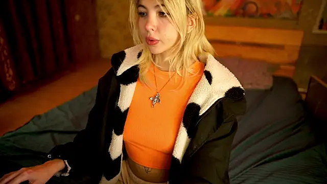 Snapshot of Allison_Cuty chatting on October 2025 08:07:02 PM Allison Cuty online show from October 2025 08:07:02 PM