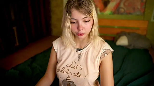 Snapshot of Allison_Cuty chatting on October 2025 08:44:01 PM Allison Cuty online show from October 2025 08:44:01 PM