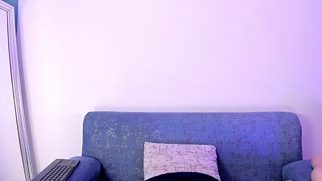 Snapshot of BellaMarieX chatting on December 2024 03:26:01 AM BellaMarieX online show from December 2024 03:26:01 AM