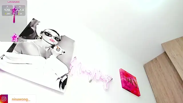 Snapshot of NinaWong chatting on March 2025 02:32:01 PM NinaWong online show from March 2025 02:32:01 PM