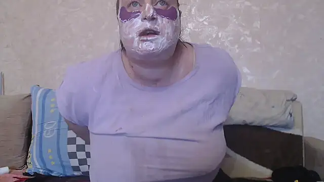 Amy August online show from February 2025 10:04:01 AM