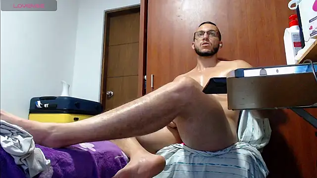 Snapshot of MarcusMilarc chatting on January 2025 01:42:02 AM MarcusMilarc online show from January 2025 01:42:02 AM