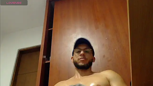 Snapshot of MarcusMilarc chatting on January 2025 03:17:02 AM MarcusMilarc online show from January 2025 03:17:02 AM
