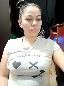 Snapshot of mayhott2 chatting on December 2024 11:46:02 PM mayhott2 online show from December 2024 11:46:02 PM