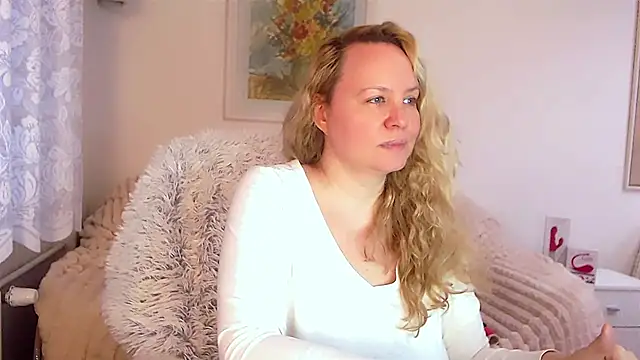 Snapshot of Sarah4you chatting on February 2025 03:50:01 PM Sarah4you online show from February 2025 03:50:01 PM