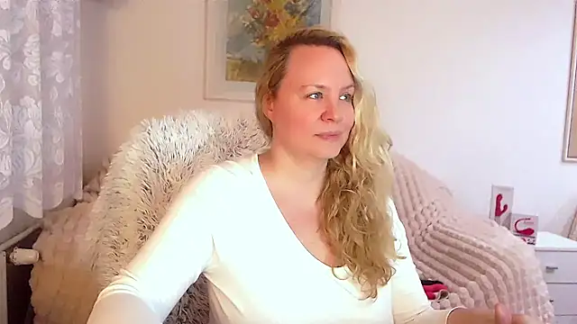 Snapshot of Sarah4you chatting on February 2025 10:02:01 PM Sarah4you online show from February 2025 10:02:01 PM