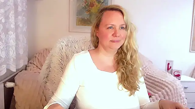 Snapshot of Sarah4you chatting on February 2025 01:12:02 AM Sarah4you online show from February 2025 01:12:02 AM