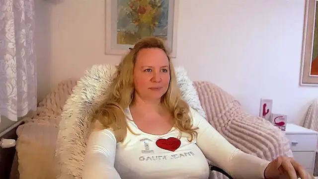 Snapshot of Sarah4you chatting on February 2025 07:14:02 PM Sarah4you online show from February 2025 07:14:02 PM