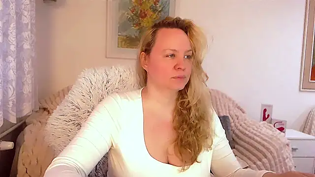 Snapshot of Sarah4you chatting on February 2025 04:04:01 PM Sarah4you online show from February 2025 04:04:01 PM