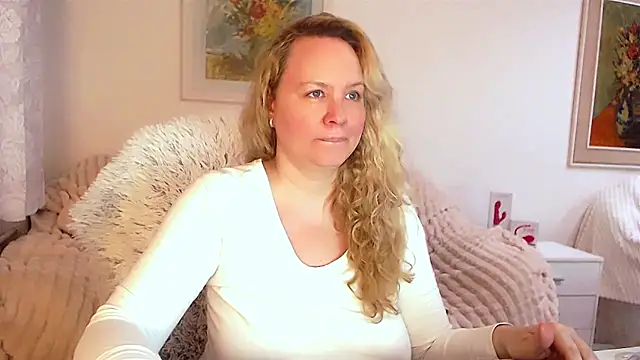 Snapshot of Sarah4you chatting on February 2025 04:28:01 PM Sarah4you online show from February 2025 04:28:01 PM