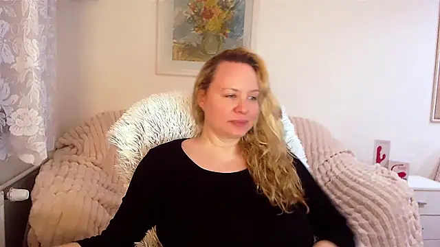 Snapshot of Sarah4you chatting on February 2025 09:32:01 PM Sarah4you online show from February 2025 09:32:01 PM