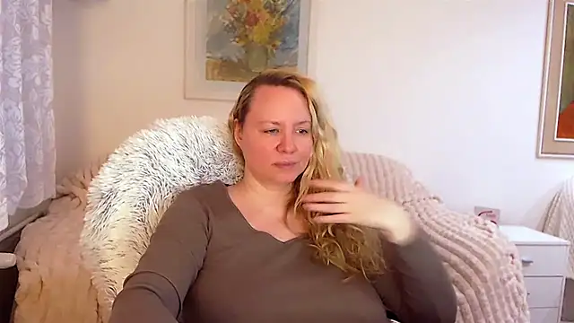 Snapshot of Sarah4you chatting on February 2025 04:23:02 PM Sarah4you online show from February 2025 04:23:02 PM