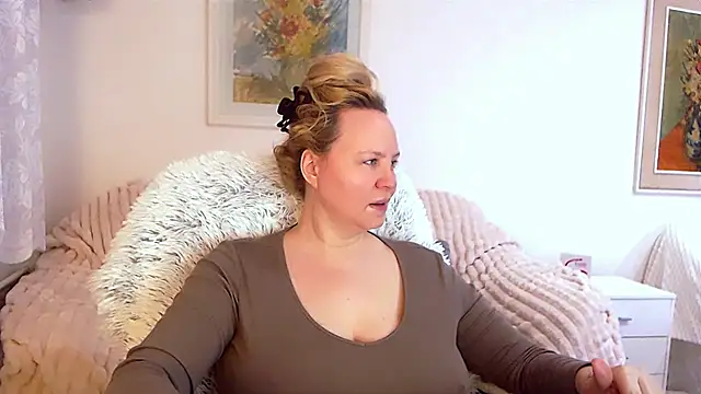 Snapshot of Sarah4you chatting on February 2025 09:48:01 PM Sarah4you online show from February 2025 09:48:01 PM