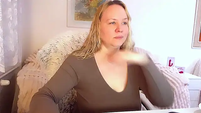 Snapshot of Sarah4you chatting on February 2025 09:53:02 PM Sarah4you online show from February 2025 09:53:02 PM