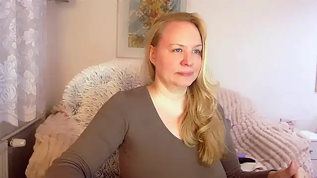 Snapshot of Sarah4you chatting on February 2025 09:42:02 PM Sarah4you online show from February 2025 09:42:02 PM