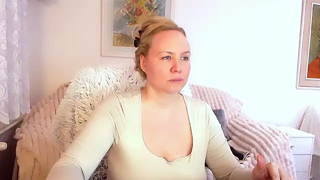 Snapshot of Sarah4you chatting on February 2025 09:35:02 PM Sarah4you online show from February 2025 09:35:02 PM