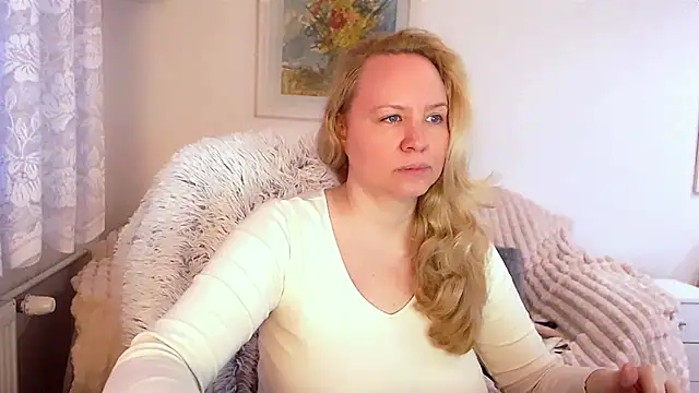 Snapshot of Sarah4you chatting on March 2025 04:33:02 PM Sarah4you online show from March 2025 04:33:02 PM