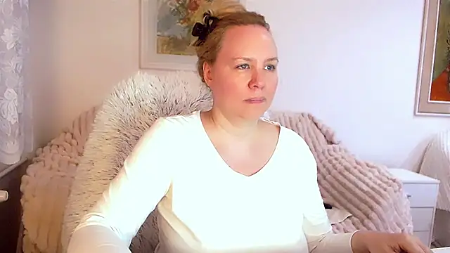 Snapshot of Sarah4you chatting on March 2025 09:40:02 PM Sarah4you online show from March 2025 09:40:02 PM