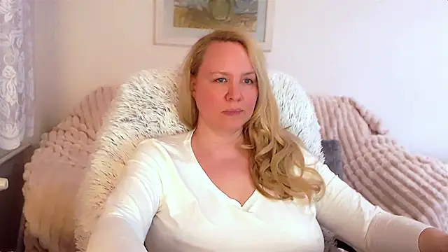 Snapshot of Sarah4you chatting on March 2025 12:42:02 AM Sarah4you online show from March 2025 12:42:02 AM