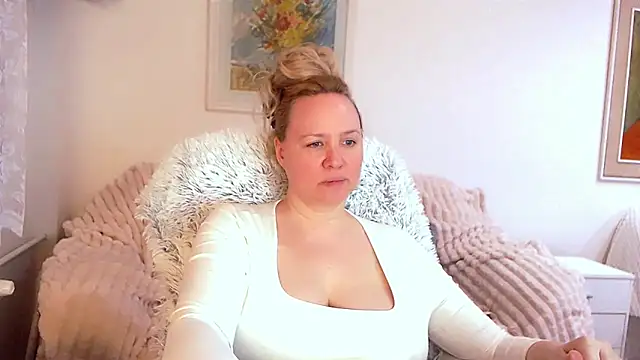 Snapshot of Sarah4you chatting on March 2025 09:37:01 PM Sarah4you online show from March 2025 09:37:01 PM